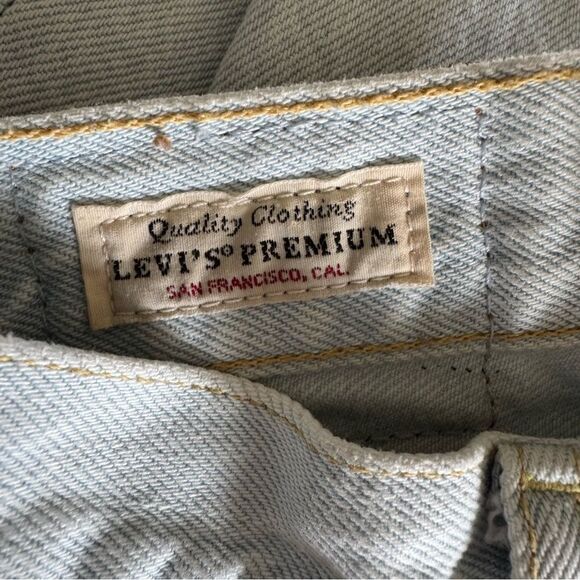 Levi’s Premium Ribcage Straight Ankle Light Wash High Rise Distressed Jeans - Picture 10 of 12